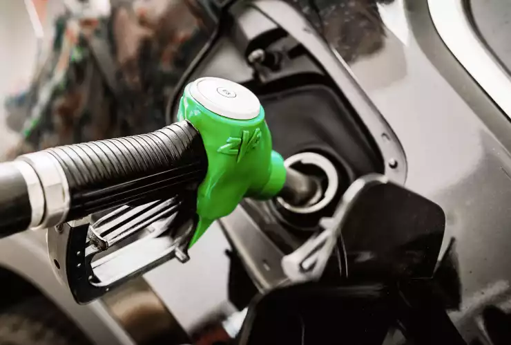 gasolina tanque lleno vacio