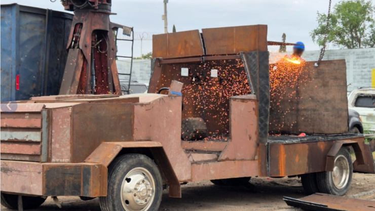 Vehículos monstruos destruidos por la FGR