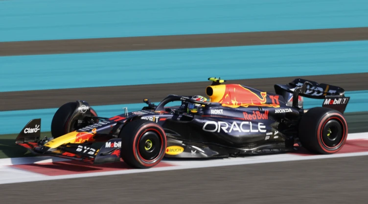Checo Pérez en el Gran Premio de Abu Dhabi