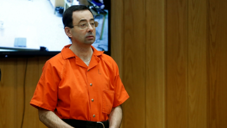 El exmédico del equipo de gimnasia de Estados Unidos, Larry Nassar, se presenta en su audiencia de sentencia después de haberse declarado culpable. Imagen: Reuters