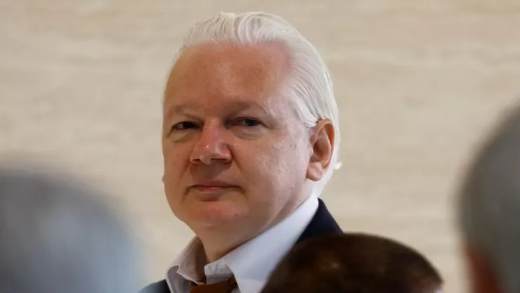 Julian Assange es culpable de espionaje; acuerda con Estados Unidos