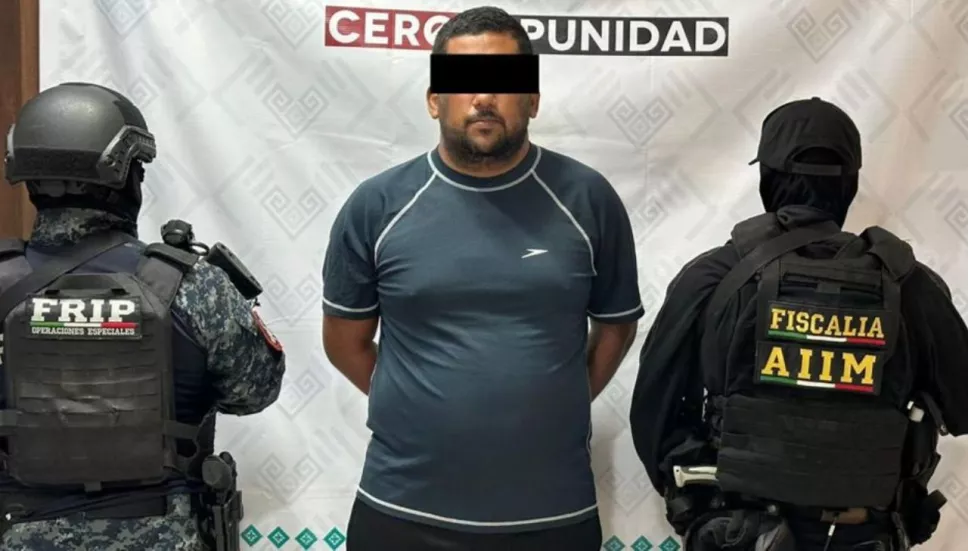 Detienen en Chiapas a maestro acusado de acoso sexual por alumna durante graduación; habría más víctimas