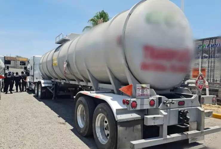 Aseguran pipa Corregidora.jpeg