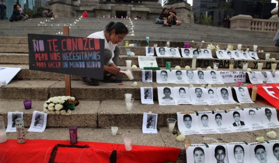 Familiares de los estudiantes normalistas de Ayotzinapa desaparecidos podrán cursar su educación básica, media superior y superior en instituciones públicas