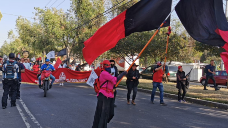 SITUAM bloquea Calzada del Hueso, a la altura del plantel Xochimilco en la CDMX
