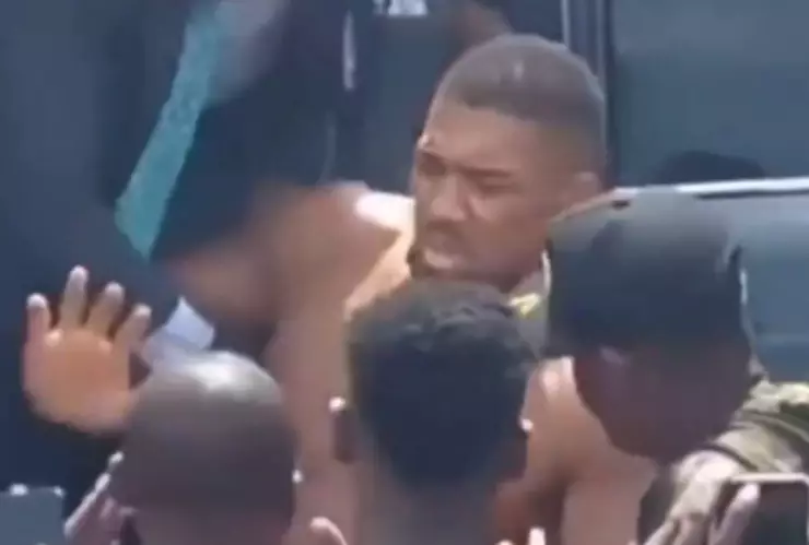 VIDEO | Famoso excampeón de boxeo sufre accidente automovilístico; hay dos muertos