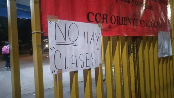 Trabajadores-del-CCH-Oriente-cierran-el-plantel-y-se-declaran-en-paro