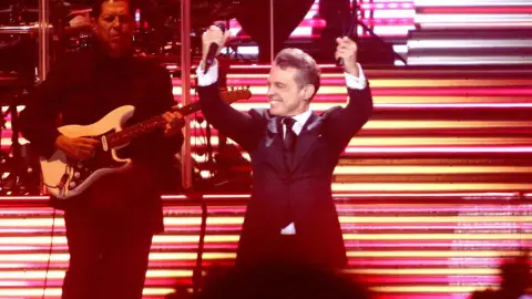 Luis Miguel ayudará a los damnificados del huracán Otis