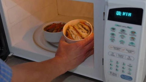 microondas-comida-calentar.jpg