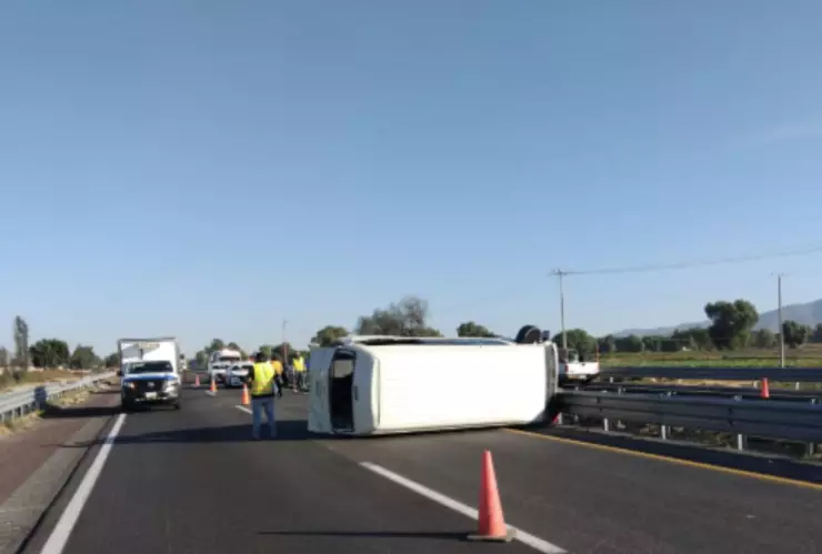 Volcadura desata tráfico y caos en la carretera Puebla-Orizaba hoy: Hay tráfico intenso