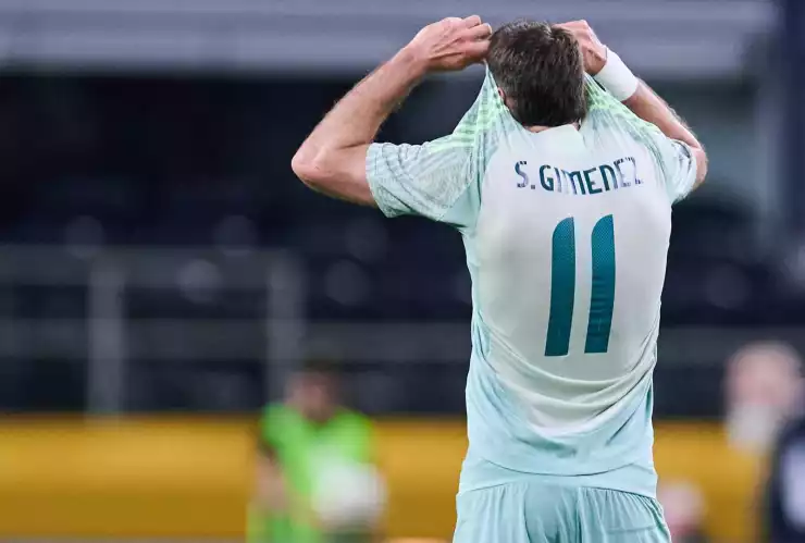 Santiago Gimenez es el mejor futbolista mexicano en la actualidad, según la IA