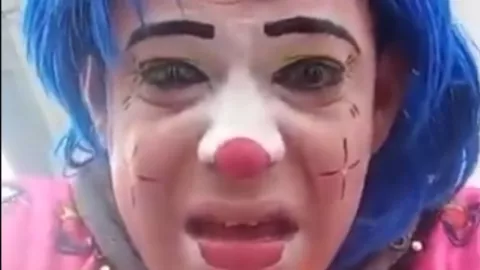 VIDEO | Hija de payaso cae de un tercer piso y queda gravemente herida; así fue “Trompetita” reveló el accidente