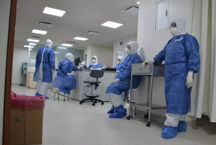 AMLO defiende estrategia contra la COVID-19