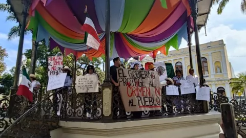 Jóvenes marchan por las calles de Orizaba en protesta contra la violencia y corrupción en el país