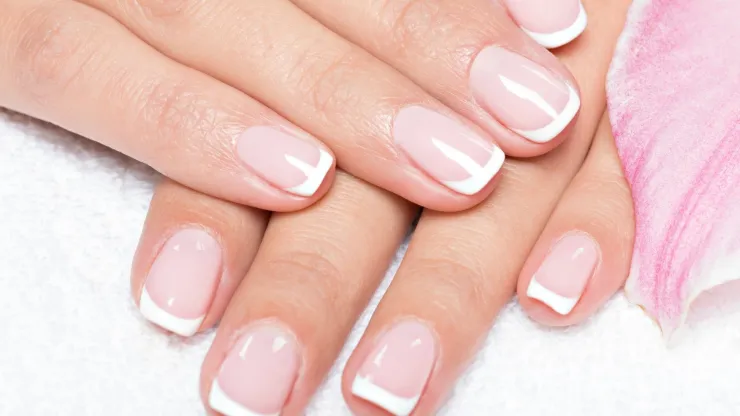 Uñas francesas blanco