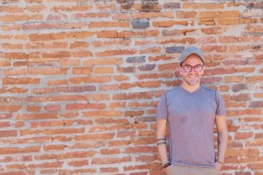 Mauricio con lentes.jpg