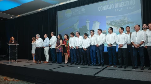 Nueva directiva de la Asociación de Hoteles de Cancún, Isla Mujeres y Puerto Morelos rinde protesta.jpg