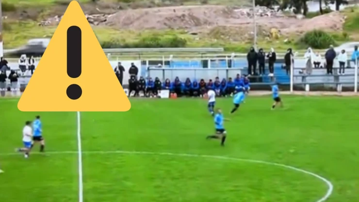 ¡Insólito! Balonazo ocasionó un choque vehicular en un partido de segunda división (VIDEO)