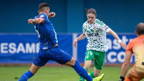 Marcelo Flores y Daniel Aceves fueron titulares en el Oviedo ante el Real Avilés
