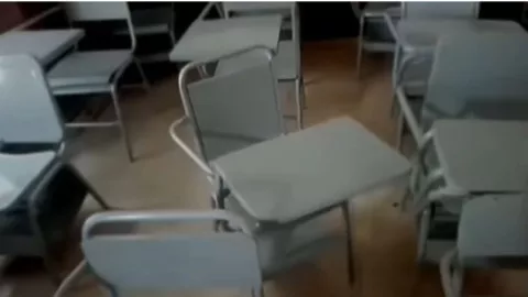 ¡Escuela embrujada! Profesor capta en VIDEO actividad paranormal dentro de un salón de clases.jpg