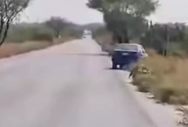 Conductor ebrio termina volcado en el libramiento Tecnológico-San Marcos