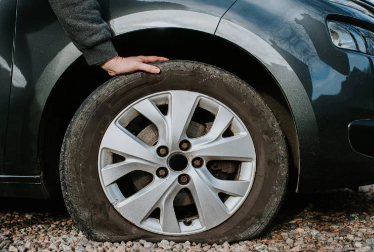 Se ponchan llantas es legal