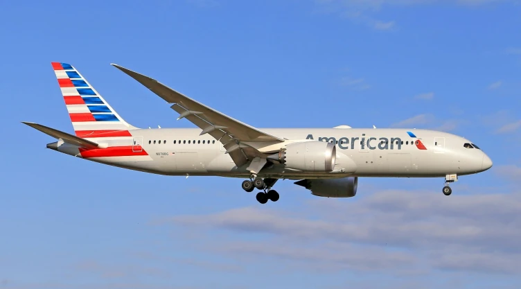 El asesinato de Charlie Kirk provoca reacciones en EU: aerolíneas suspenden a trabajadores por publicaciones violentas en redes sociales.