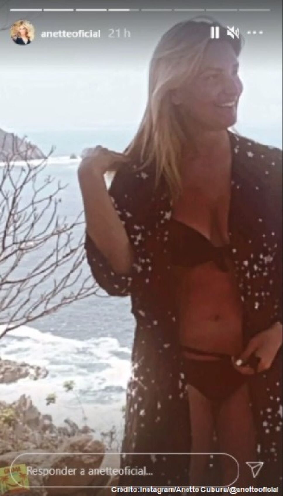 ANETTE CUBURU TRAJE DE BAÑO 2.jpg