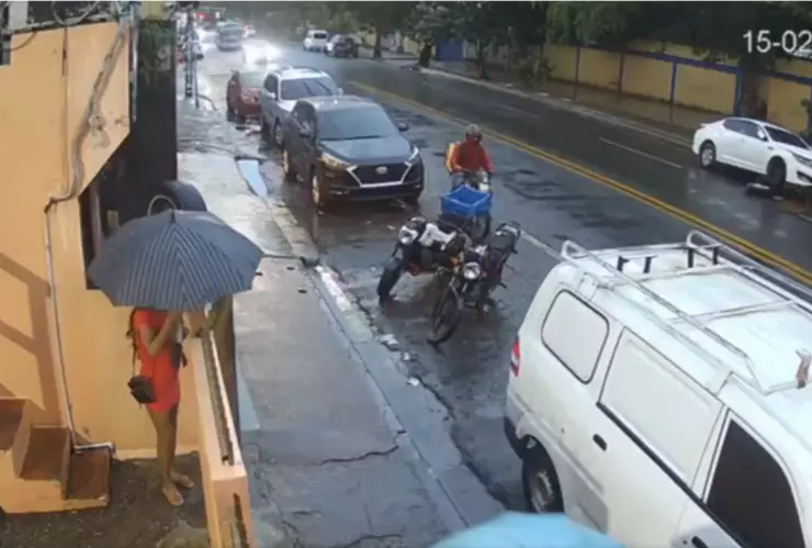 Tras caer de unas escaleras, mujer muere el día de su cumpleaños en República Dominicana, el hecho quedó en video.png