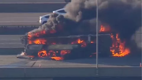 Autobús se incendia con pasajeros a bordo en Nueva Jersey