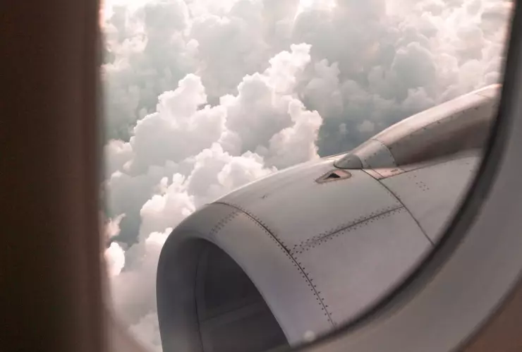 Avión realiza aterrizaje de emergencia tras el incendio de una turbina