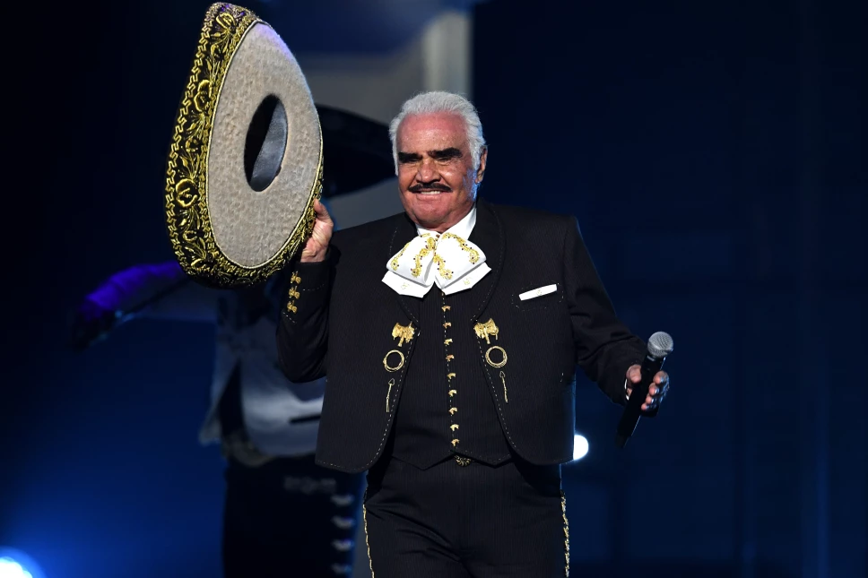 Vicente Fernández es hospitalizado por infección en las vías urinarias