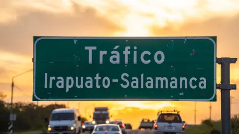 ¡Alerta TRÁFICO DETENIDO! ¿A qué altura Esta es la carga vehicular en la carretera Irapuato-Salamanca hoy martes 20 de enero.jpg