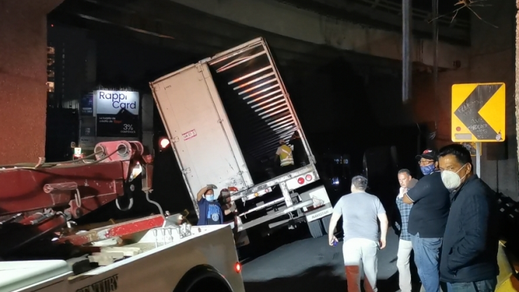 TRAILER VOLCADURA.jpeg