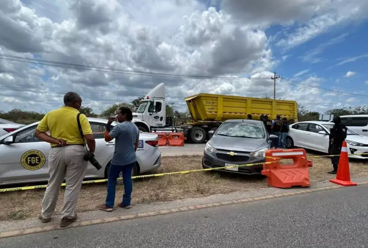 Denso tráfico vehicular por presunto homicidio en carretera a Cancún