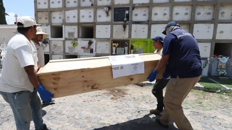 Entierran a siete personas fallecidas en el Panteón de Guadalajara; no fueron reclamados por sus familiares