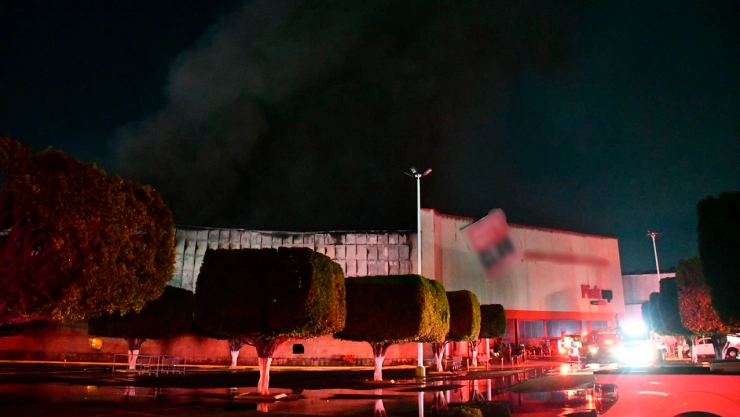 ¿Qué provocó el intenso incendio de un supermercado en avenida Patria?