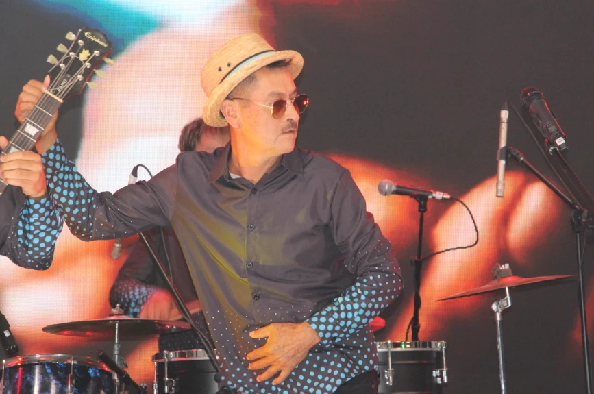 Todo mundo se puso a bailar con Los Toches