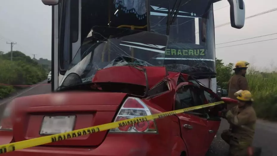 Confirman 5 muertos por choque en carretera Alvarado-Paso del Toro; 3 son menores