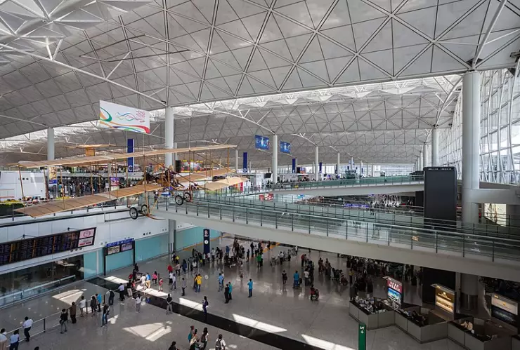 Aeropuerto de Hong Kong reanuda operaciones tras protestas