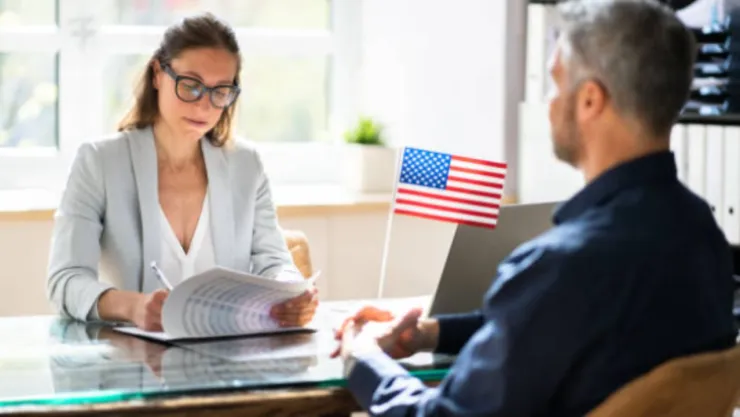 Las TERRIBLES sanciones que podrías tener por trabajar con Visa de turista en USA