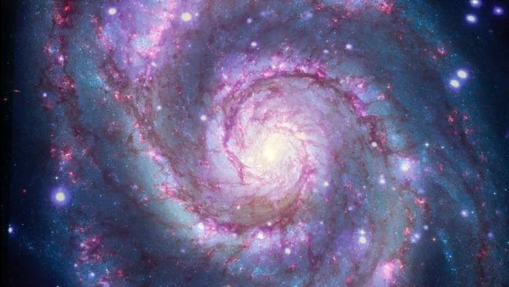 NASA descubre el primer planeta habitable fuera de la Vía Láctea.
