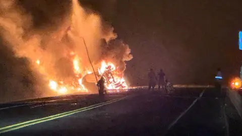 Se incendia remolque en autopista de Veracruz