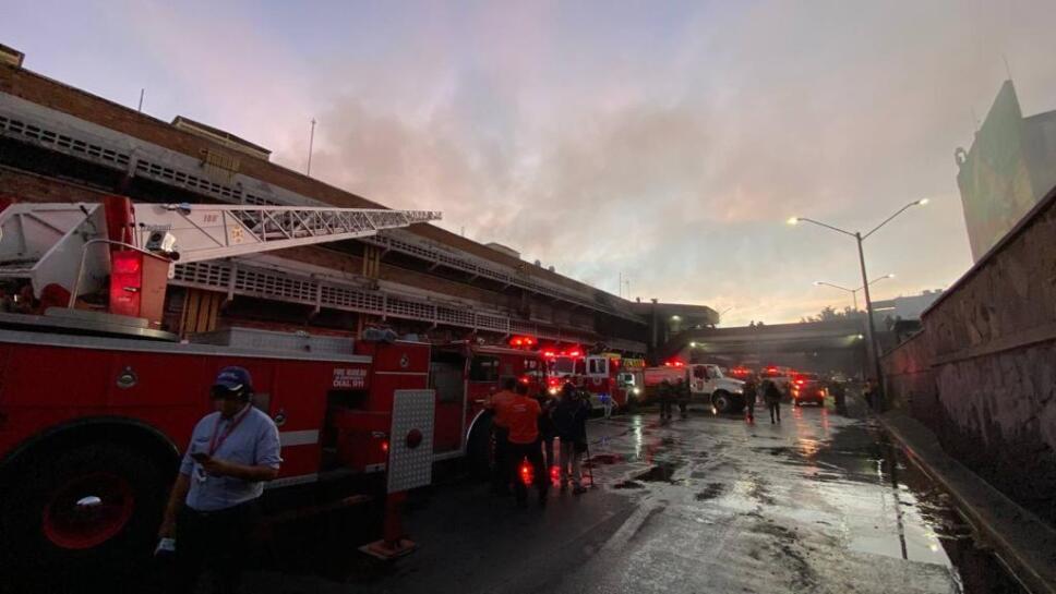 Bomberos del Área Metropolitana de Guadalajara en el Mercado San Juan de Dios.
