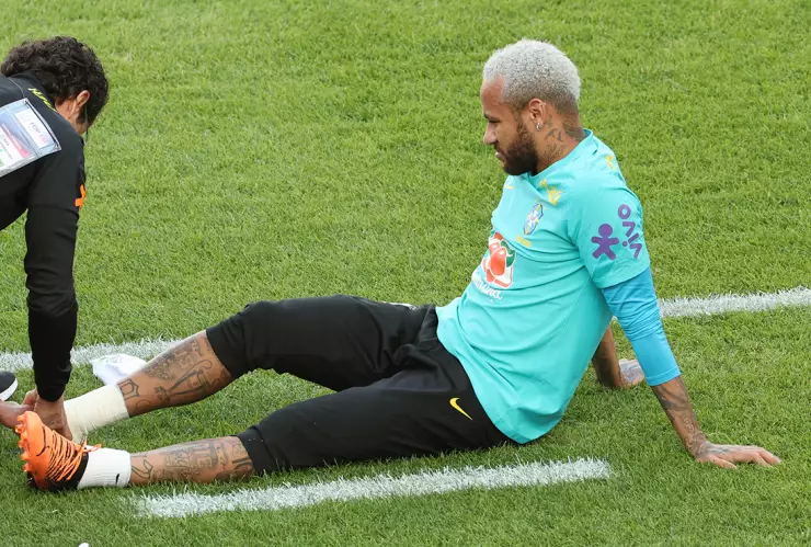 Neymar se lesiona en entrenamiento de la selección de Brasil previo a juego con Corea del Sur