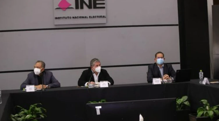 revocación de mandato INE visitas