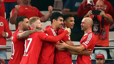 Benfica celebra gol al Atlético de Madrid