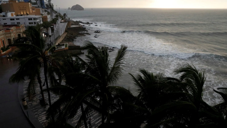 Huracán Willa golpea Sinaloa