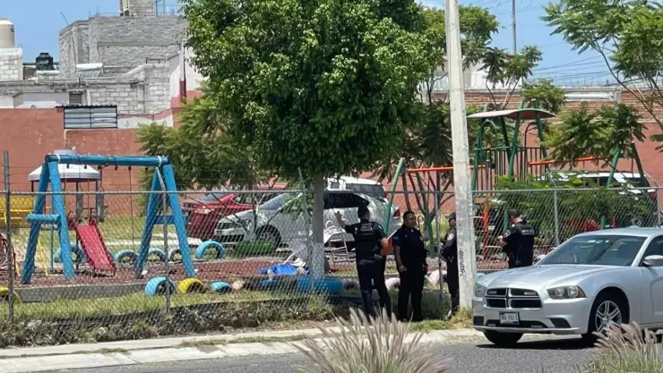 ¡Triste regreso a clases! Niña muere en su kinder; se le atoró el cuello en un juego