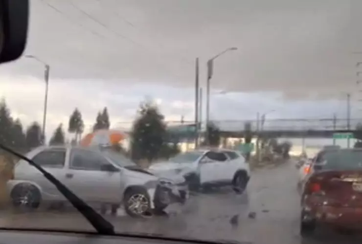 VIDEO: Choque paralizó el Periférico Ecológico de Puebla hoy lunes; hay tráfico por lluvias